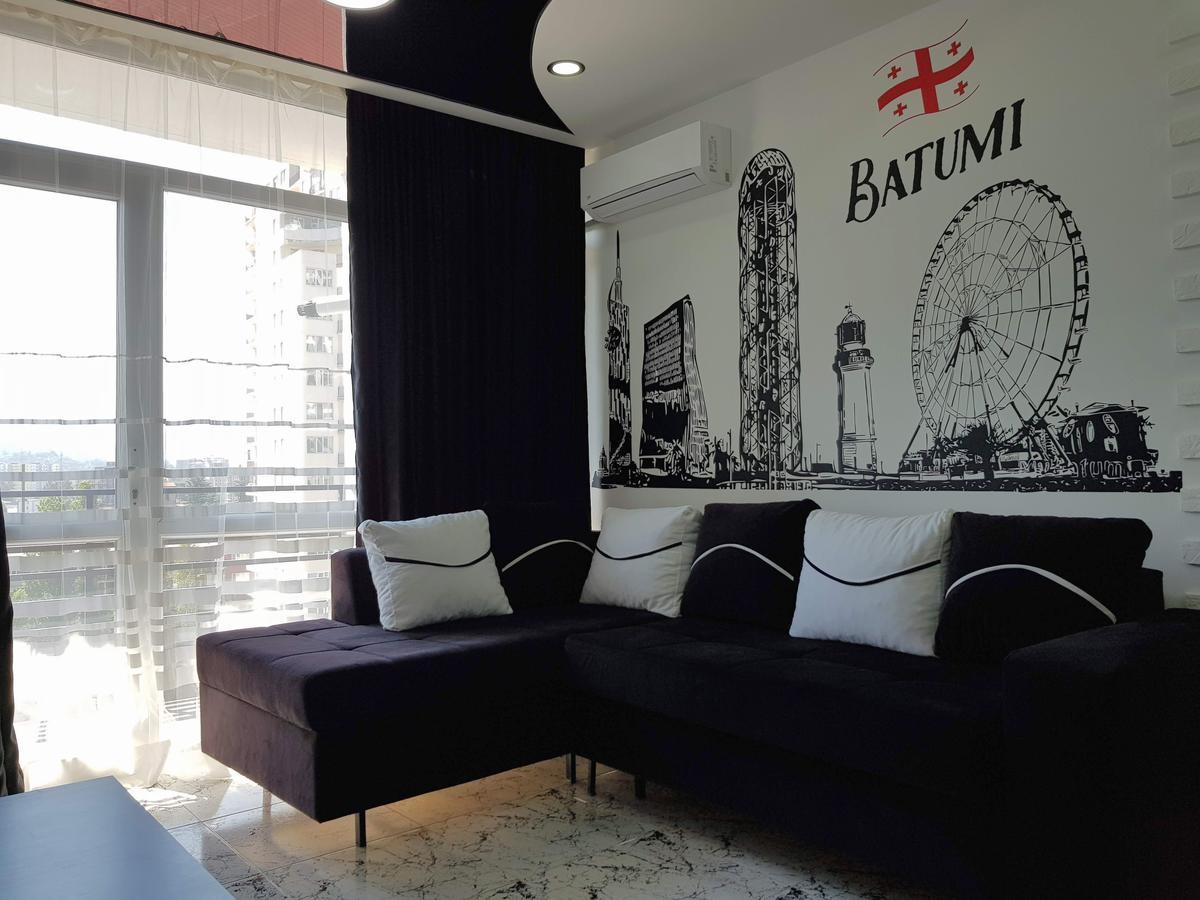 Studio "Black - White" Batumi Luaran gambar